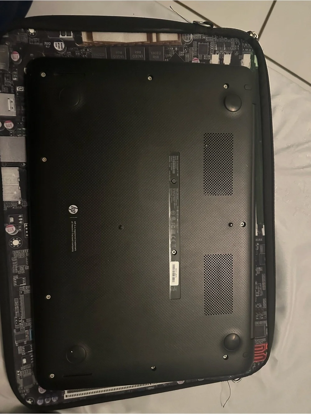 HP Laptop CHROMEBOOK, Chrome OS. (INCLUDES: CHARGER AND CASE)